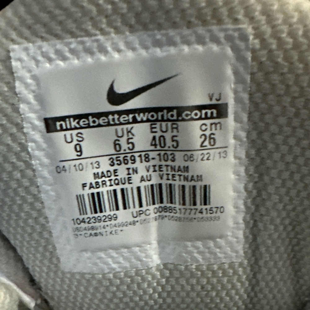 Nike Shox White and Gray Women's Sneakers - Picture 4 of 6